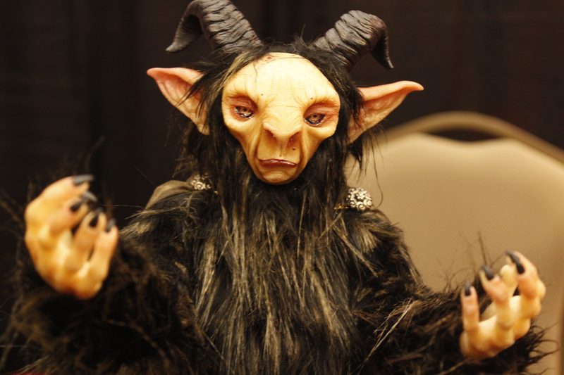Crypticon 2017 — cosplay group photo on the convention floor